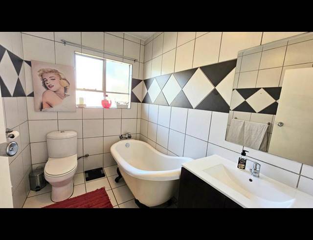 2 BEDROOM DUPLEX FOR SALE IN CROYDON